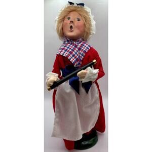 Byers Choice For Williamsburg Caroler Lady With Flute Signed - 2005
